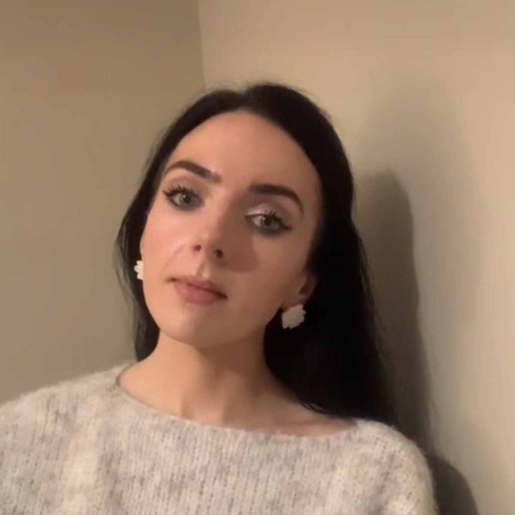 Laura - Founder of Contoured Content